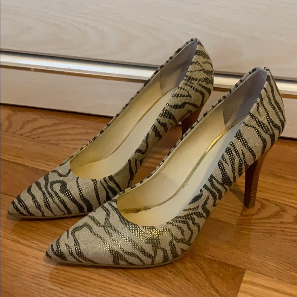 Golden striped heels
